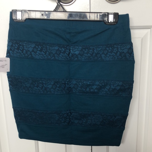 Mini skirt - Picture 2 of 5